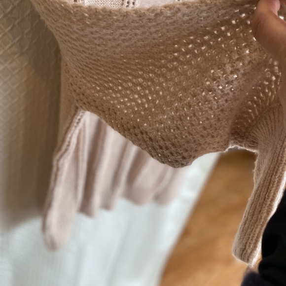 E & M long sleeve loose knit lightweight pull over sweater. Natural/beige. Large - Picture 8 of 13